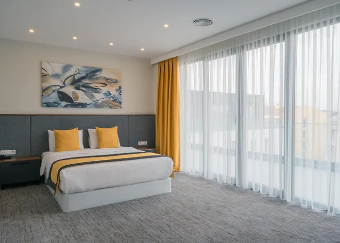 Leo Suites